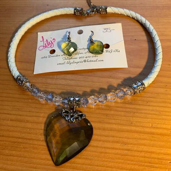 Boutique: "Lily's Lingerie"Lime-Green faceted Necklace & Matching Earrin… - Picture 6 of 8